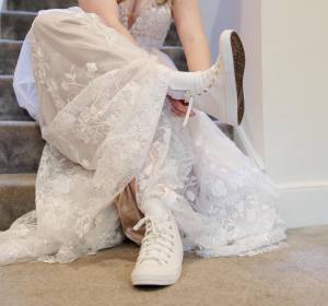 Cool bride getting comfortable at vaulty manor