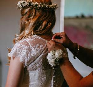 Beautiful bride getting ready vaulty manor essex countryside wedding venue